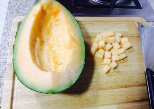 吃哈密瓜白色肉怎么说,口感独特的美味探索