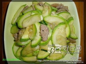 吃小瓜炒肉,小瓜炒肉，色香味俱全的快手佳肴