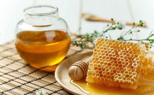 吃瓜里面塞蜂蜜,揭秘吃瓜塞蜂蜜的独特风味体验